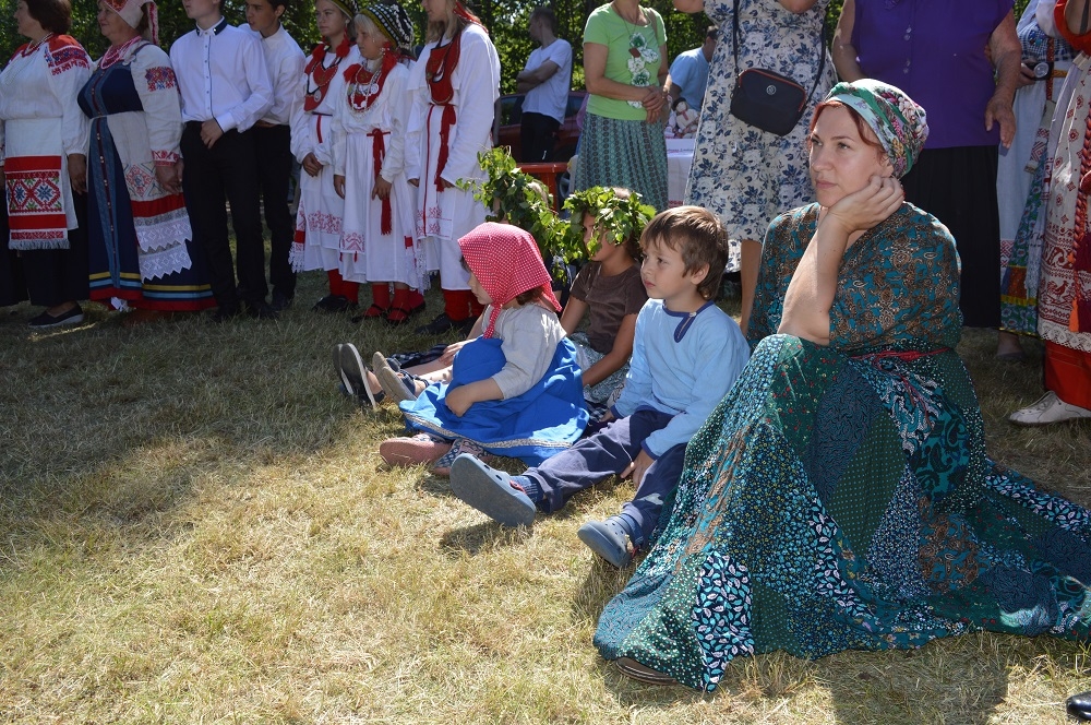 Folkelivsaktiviteter i Luzhitsy – fælles samling omkring traditioner og sprog